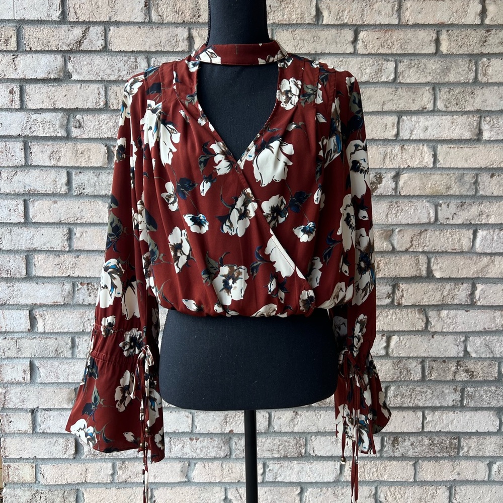 Altar'd State blouse with open chest. Size M in a beautiful earth-tone color.